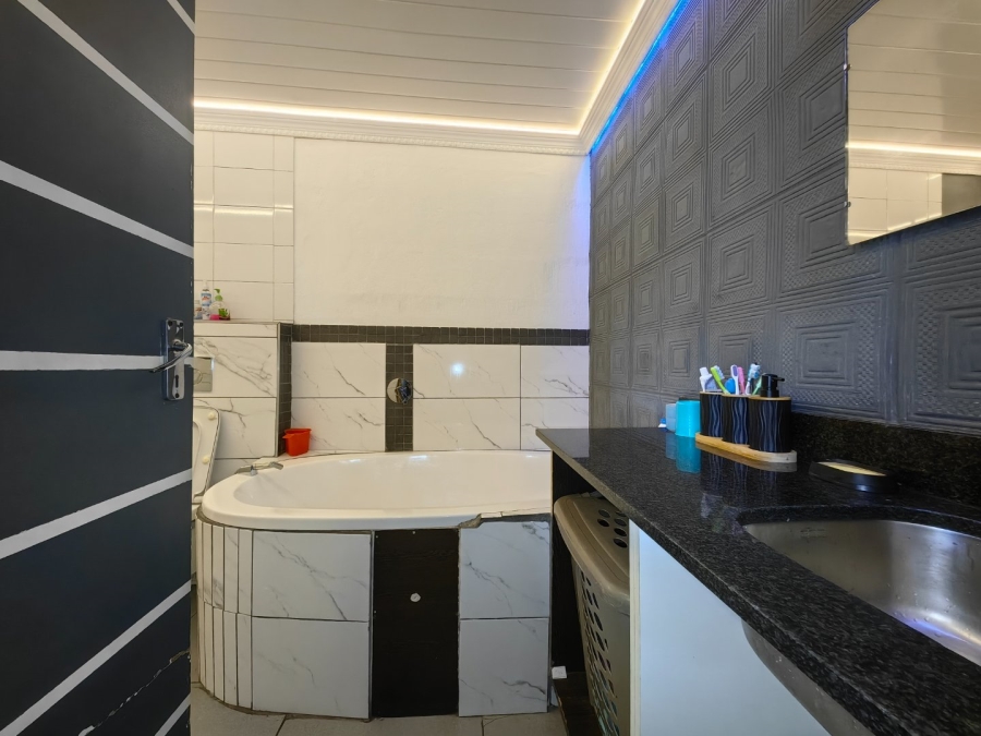 3 Bedroom Property for Sale in Beacon Valley Western Cape